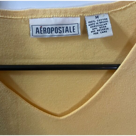 Aeropostale Womens Yellow V-Neck Tshirt Size Medium Vintage Short Sleeves - Picture 4 of 13